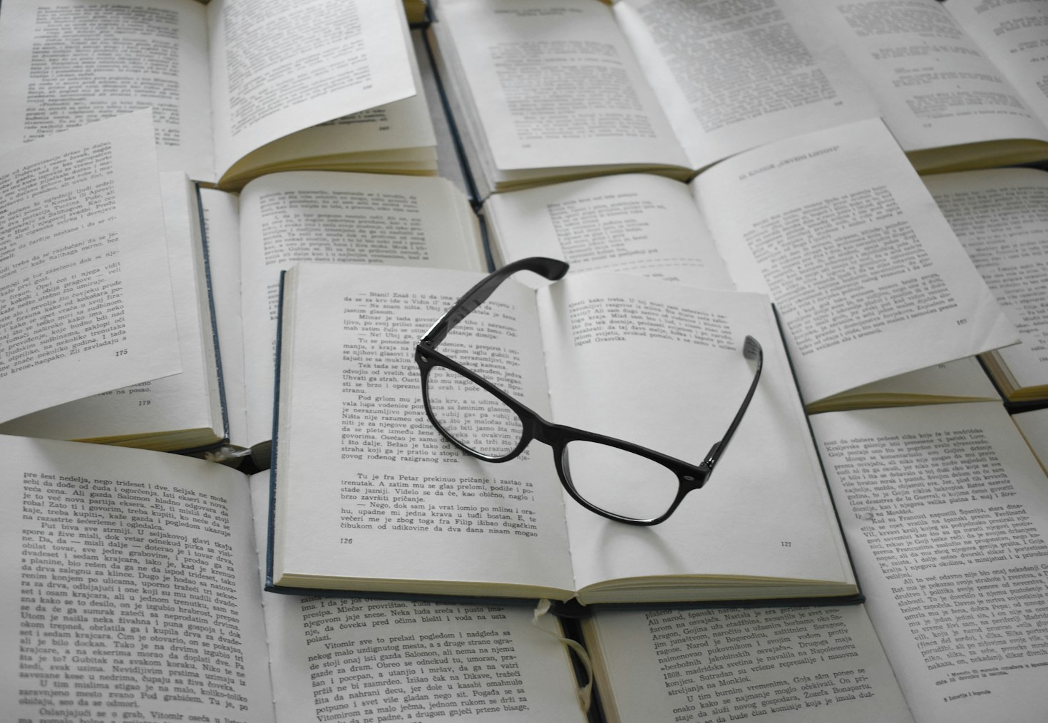Balancing Confidentiality and Impact in Scientific Work